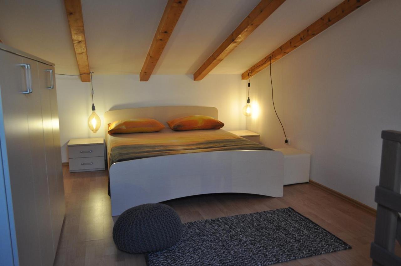Kamenjak Volme, Cousy House With Pool Banjole Esterno foto